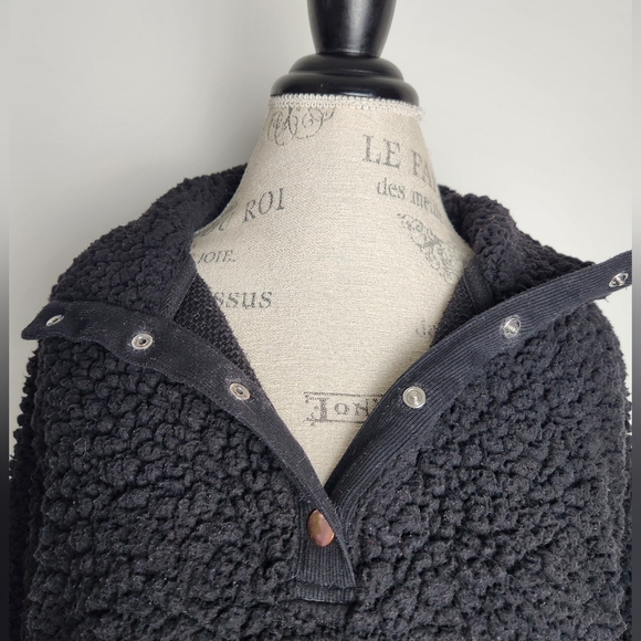 Fluffy Black Pullover Sweatshirt - Picture 6 of 9